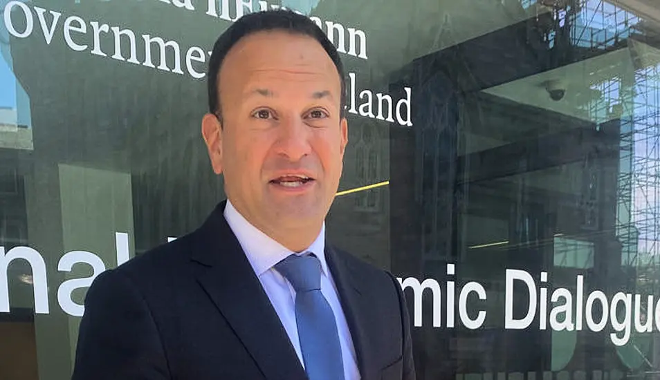 Leo Varadkar Rules Out Return Of Mandatory Mask Wearing