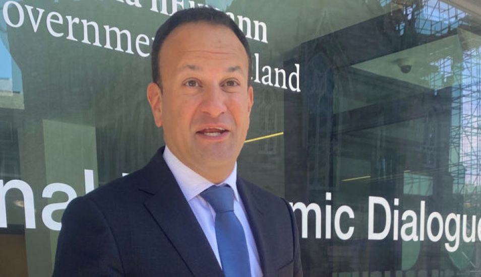 Leo Varadkar Rules Out Return Of Mandatory Mask Wearing