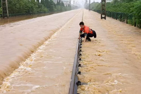 South China Floods Force Tens Of Thousands To Evacuate