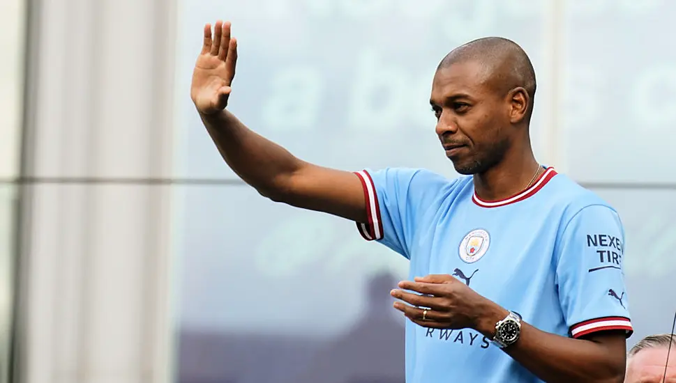 Fernandinho Completes His Return To Former Club Athletico Paranaense