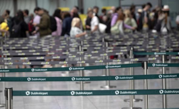 Large Queues Form At Dublin Airport Due To Aer Lingus Technical Issue
