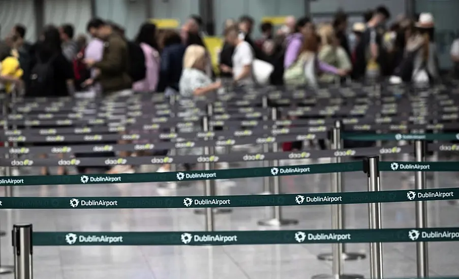 Large Queues Form At Dublin Airport Due To Aer Lingus Technical Issue