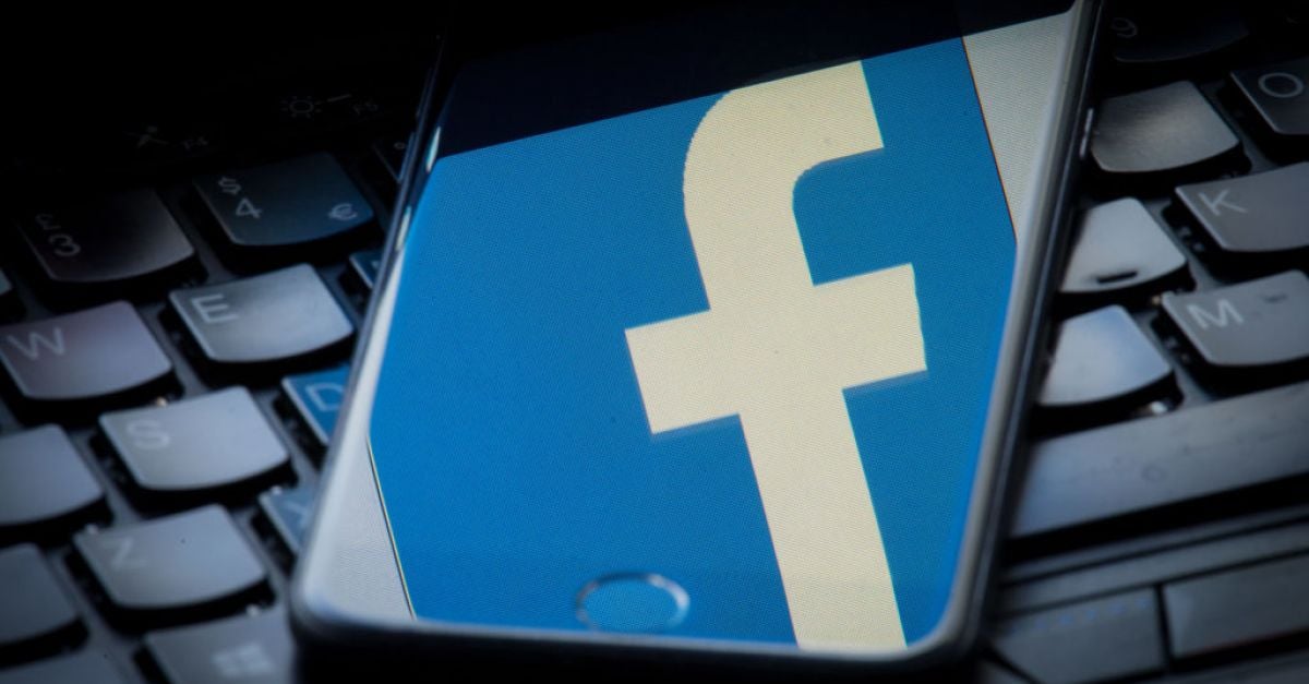 Мъж вкара в затвора за заплаха да публикува интимни снимки на бивша партньорка във Facebook