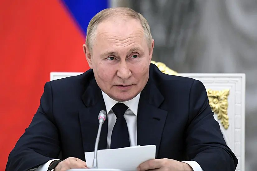 Vladimir Putin Expands Fast-Track Russian Citizenship To All Ukrainians