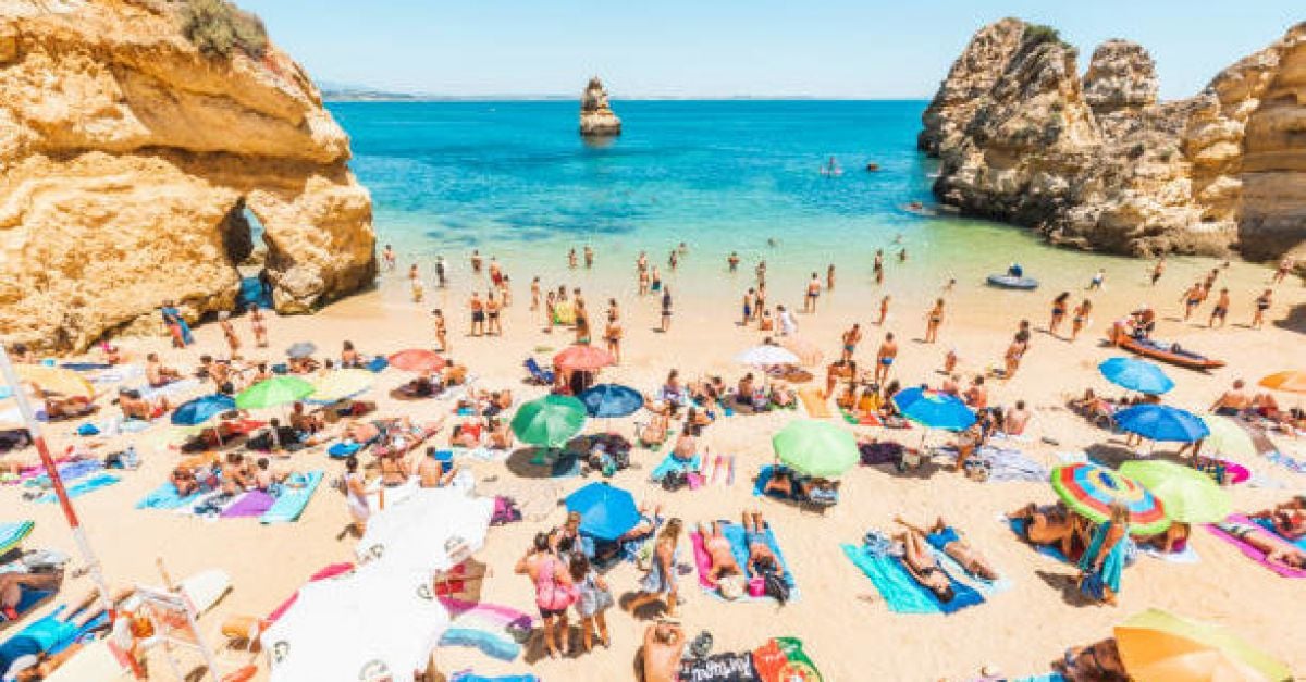 Turistas irlandeses foram evacuados em Portugal quando as temperaturas chegaram a 40 graus