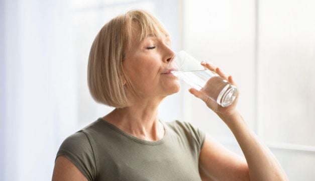 7 Tips To Help You Drink Enough Water During A Heatwave
