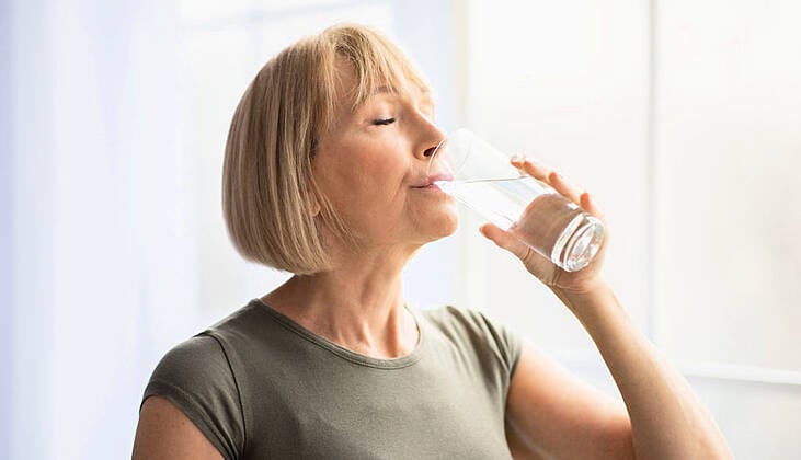 7 Tips To Help You Drink Enough Water During A Heatwave