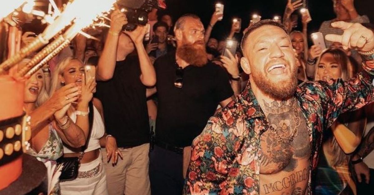 Conor McGregor comparte instantáneas de una fastuosa fiesta de cumpleaños en Ibiza