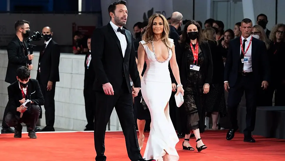 Jennifer Lopez And Ben Affleck Marry At White Wedding Chapel In Las Vegas