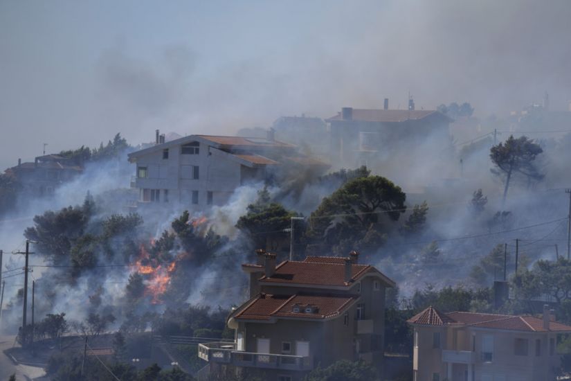 Fires Threaten Athens’ Hillside Suburbs For Second Day