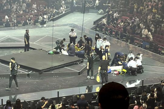 Two Dancers Hurt After Giant Video Screen Falls On To Stage In Hong Kong