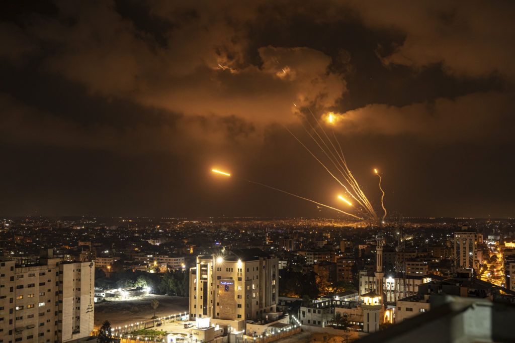 İsrail ve Gazze militanları ölümcül saldırıların ardından ateş açtı