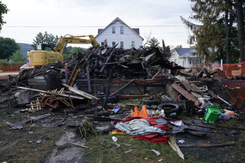 House Blaze Kills Us Firefighter’s Relatives