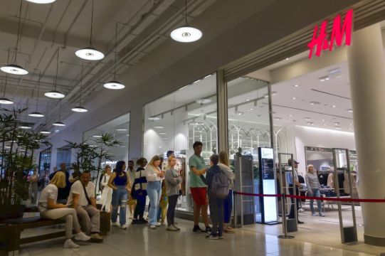Russians Buy Last Goods From H&Amp;M And Ikea As Stores Wind Down