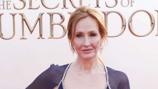 Jk Rowling Working With Police After Receiving Threat Following Rushdie Tweet