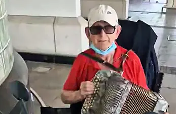 Footage Shows Thomas O'Halloran Busking For Ukraine Months Before Attack