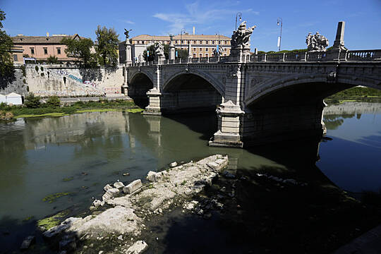 Italy’s Drought Exposes Ancient Imperial Bridge Over Tiber River