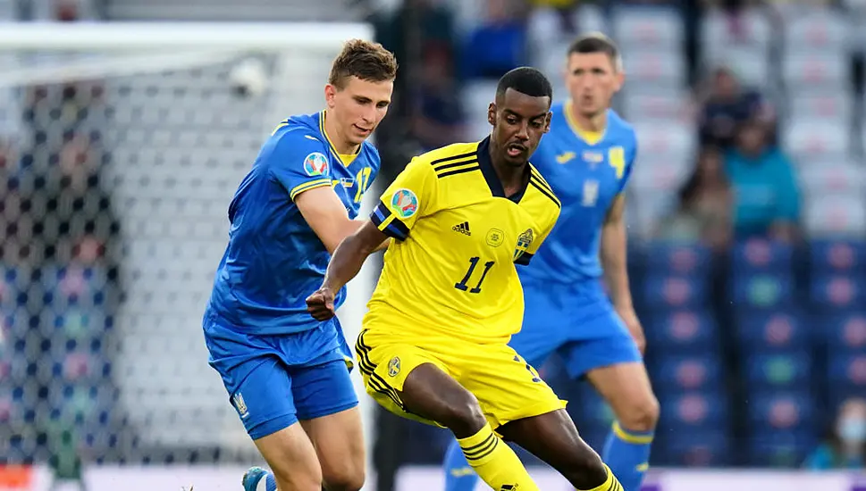 Alexander Isak On Tyneside To Seal Newcastle Move