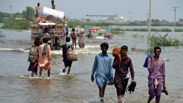 Nearly 500,000 People Crowd Into Camps After Losing Homes In Pakistan Floods