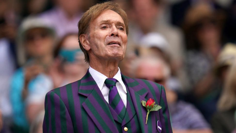 Cliff Richard Announces First Christmas Album In 19 Years