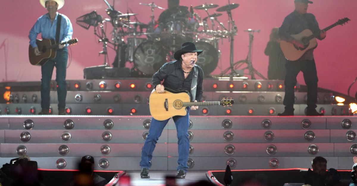 Garth Brooks impressionne les fans avec son concert très attendu à Dublin