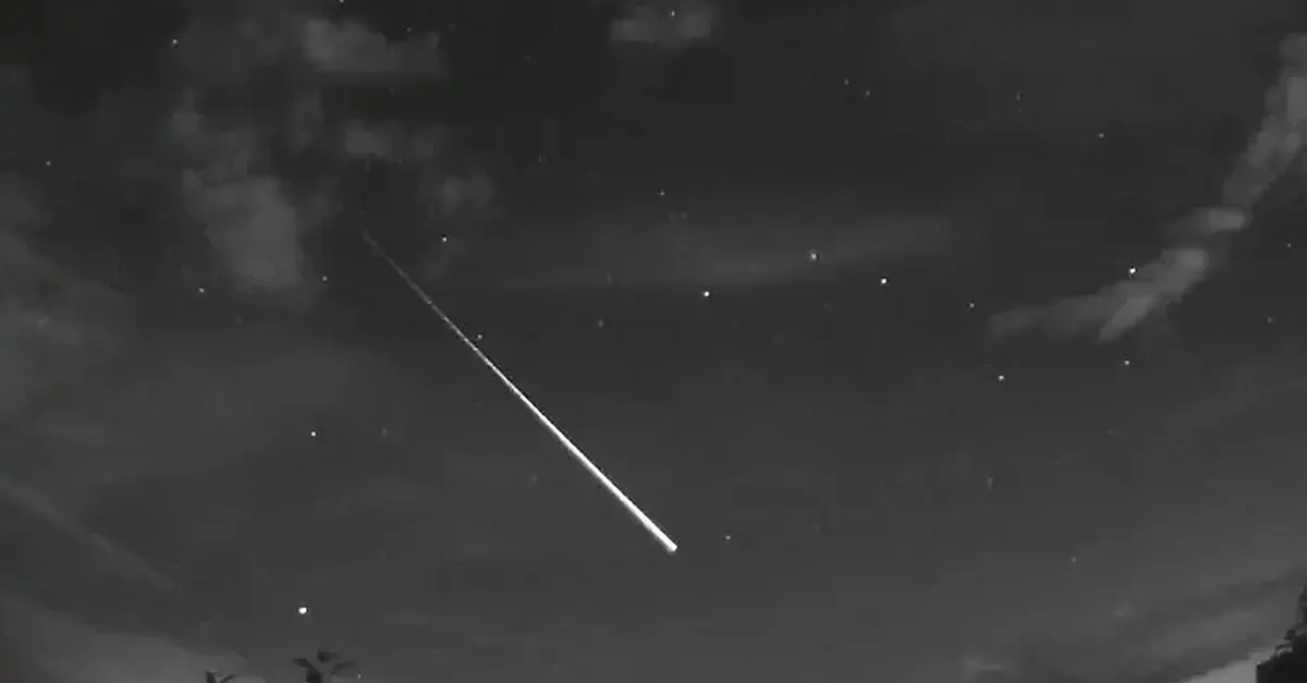 Mysterious ‘fireball’ lights up night sky in Northern Ireland - BreakingNews.ie