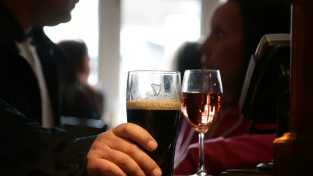 Cabinet To Discuss Longer Opening Hours For Pubs And Nightclubs