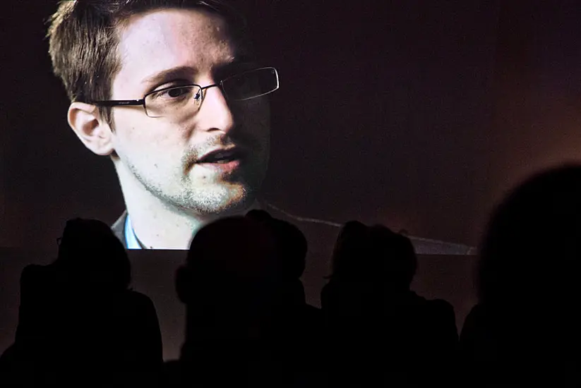 Vladimir Putin Grants Russian Citizenship To Nsa Whistleblower Edward Snowden