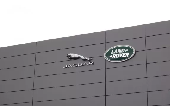 Jaguar Land Rover To Train 29,000 Staff To Work On Electric Cars