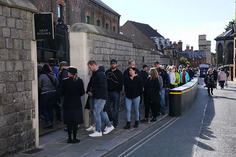 Hundreds Queue Up As Windsor Castle Opens For First Time Since Queen’s Death