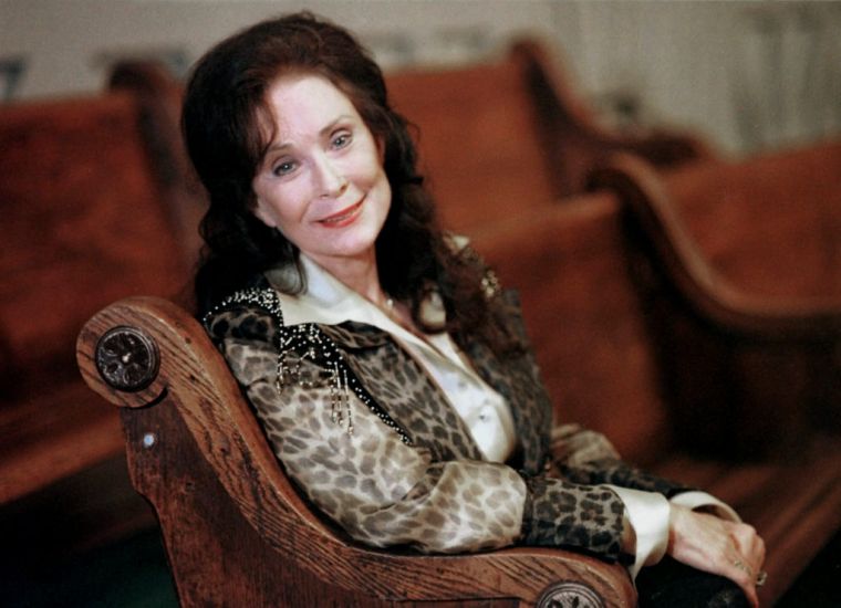 Loretta Lynn, Coal Miner’s Daughter And Country Queen, Dies