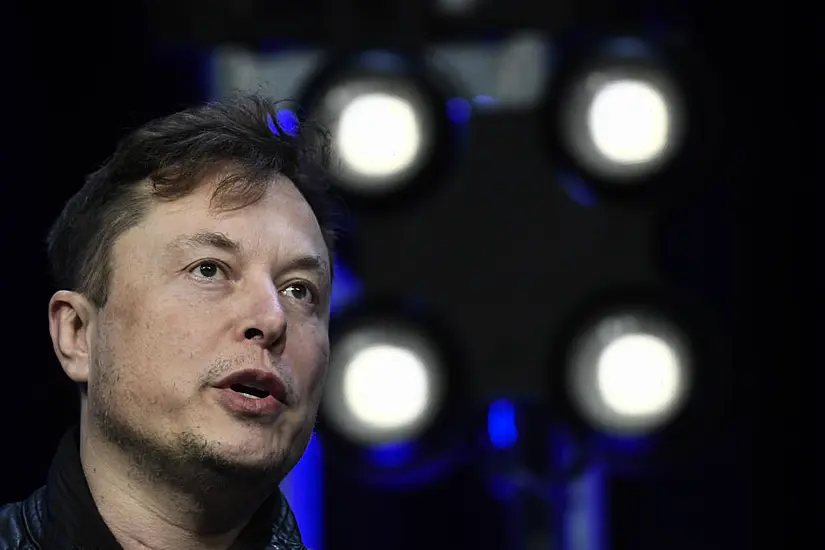 Report: Musk Proposes Going Ahead With Deal To Buy Twitter