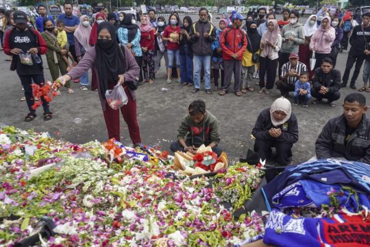 Indonesian Police To Charge Six People In Football Disaster