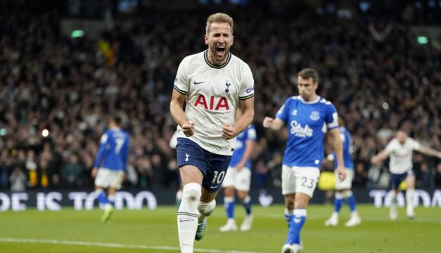 Harry Kane Penalty Helps Tottenham Keep Up Pressure At Top With Win Over Everton