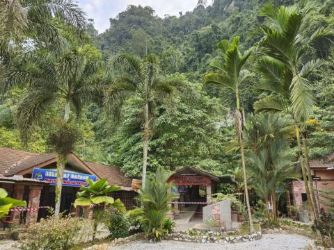 30 People Rescued After Being Trapped In Malaysian Cave