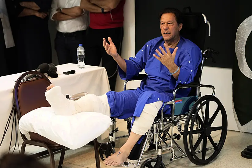 Pakistan’s Ex-Pm Imran Khan Pauses Protest March After Shooting