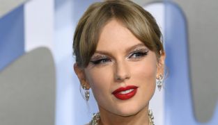 Taylor Swift’s New Album And Single Stay Top Of The Chart For Second Week