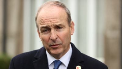 Política do Reino Unido para Ruanda leva requerentes de asilo para a Irlanda, afirma Martin