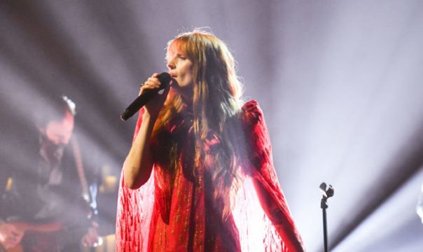 Florence + The Machine Postpone Uk And Irish Tour Dates After Welch Breaks Foot