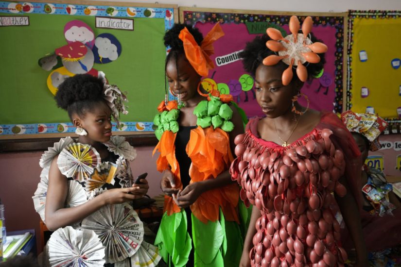 Nigerian Teens Recycle Rubbish Into Fashion And Highlight Risks Of Pollution