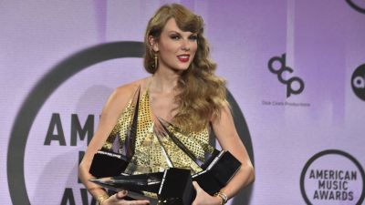 In Pictures: Taylor Swift Reigns Supreme And Other Winners From The 50Th Amas
