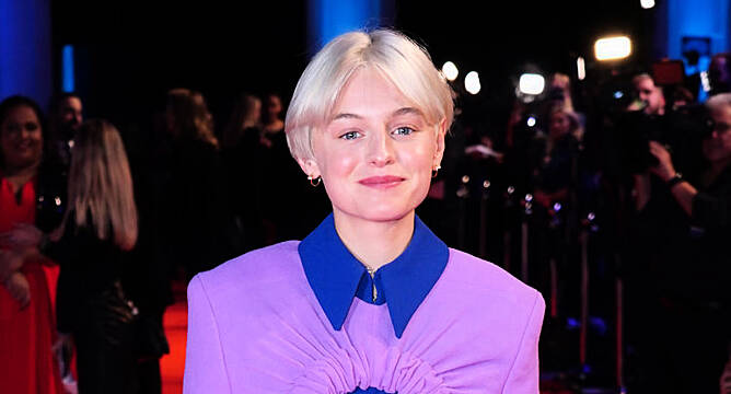 The Crown Star Emma Corrin Hopes Oscars Will Introduce Gender Neutral Categories