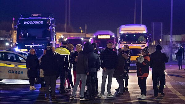 Roscommon Herald — Protestors block Port Tunnel as East Wall refugee accommodation row rumbles on - Vimarsana News