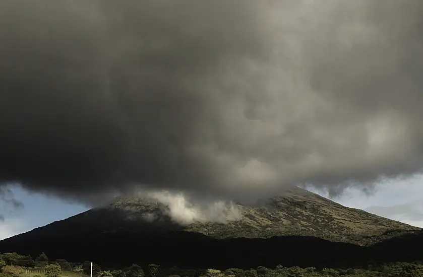 Volcano In Eastern El Salvador Begins To Erupt