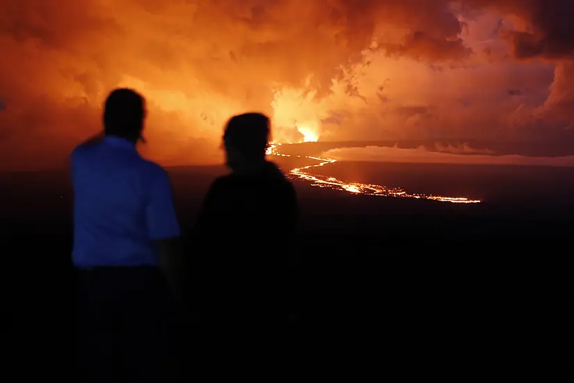 Hawaiian Volcano Eruption Draws Spectators