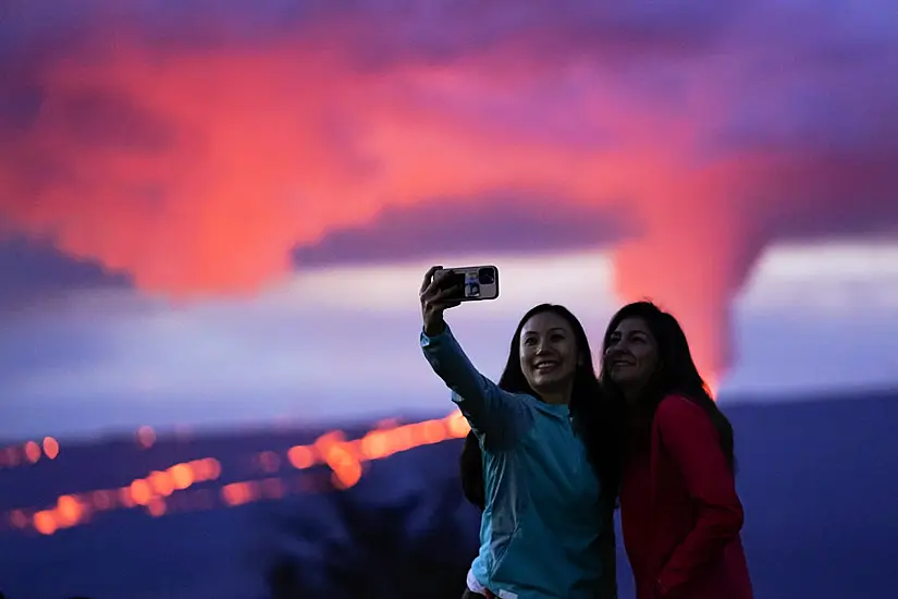 Huge Volcanic Eruption On Hawaii Attracts Thousands Of Awestruck Viewers