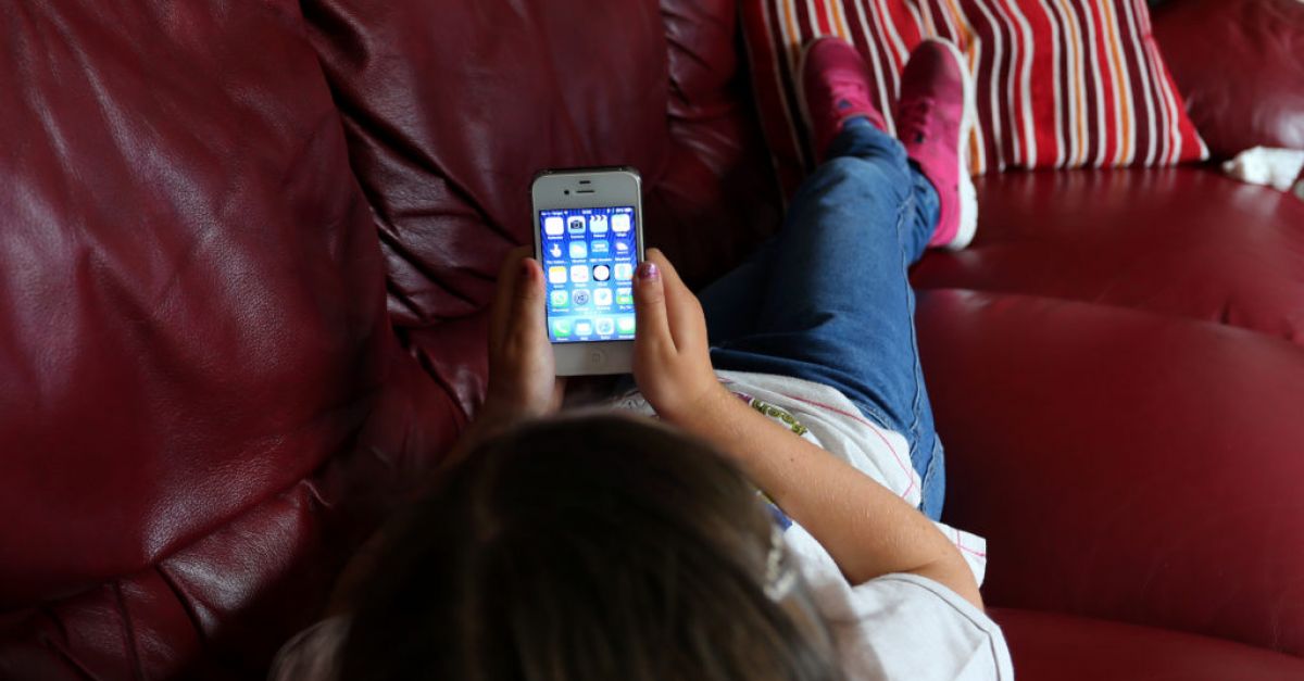 Почти една четвърт от шестгодишните имат собствен смартфон, сочи проучване