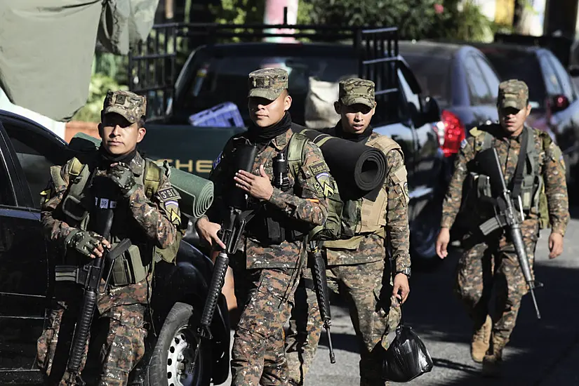 El Salvador Seals Off Town As 10,000 Police Officers And Soldiers Hunt For Gang