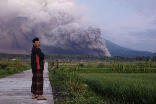 Indonesia’s Mount Semeru Volcano Unleashes Lava River In New Eruption