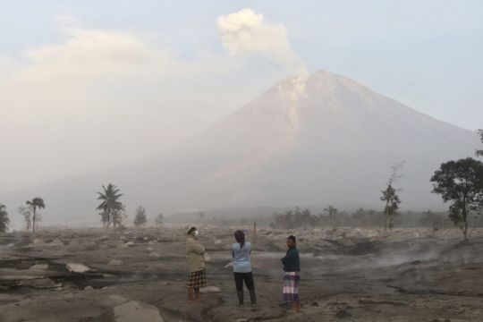 Search Under Way After Volcanic Eruption Buries Indonesian Island Homes